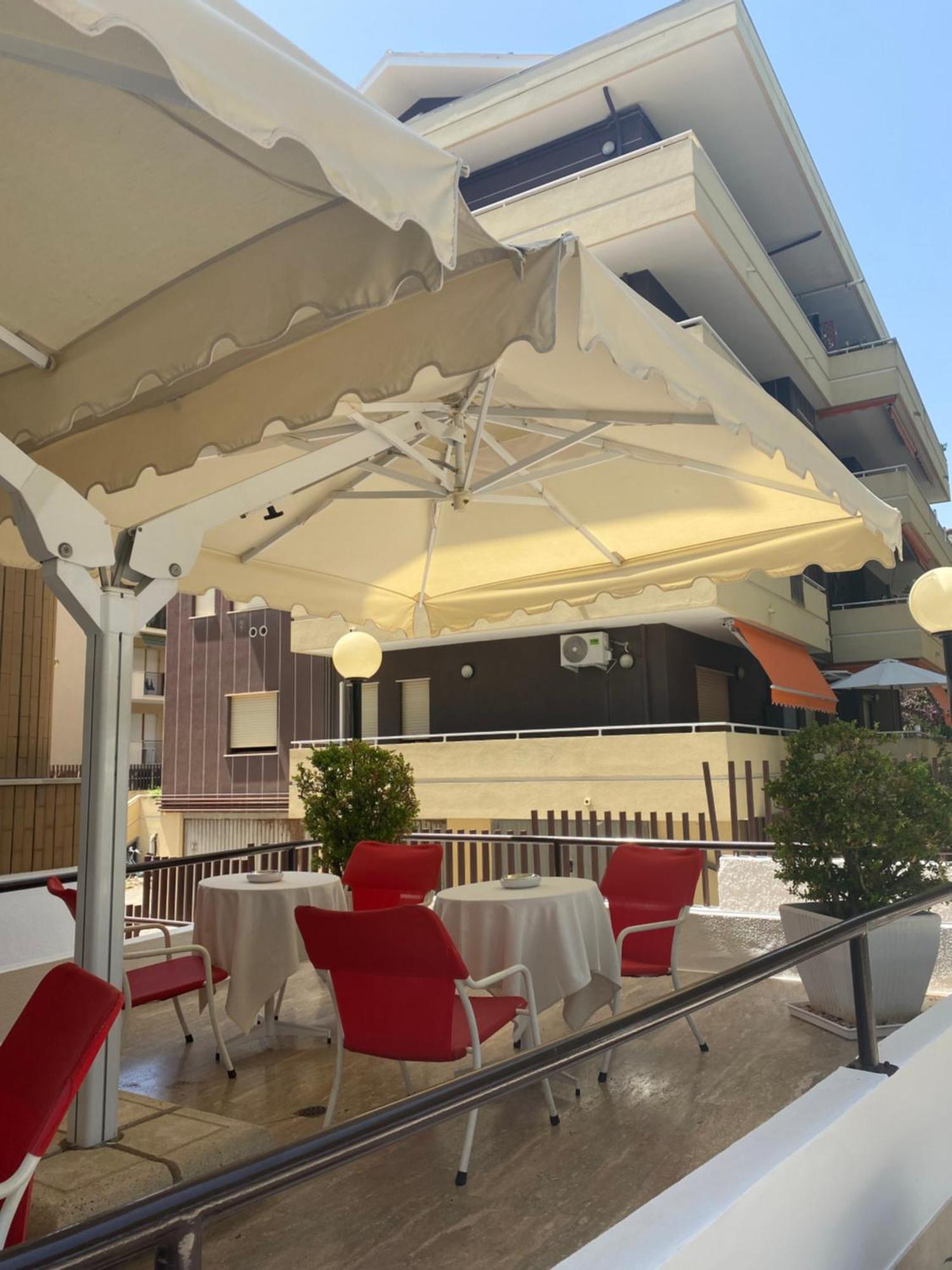 Hotel Astoria Pineto Exterior photo